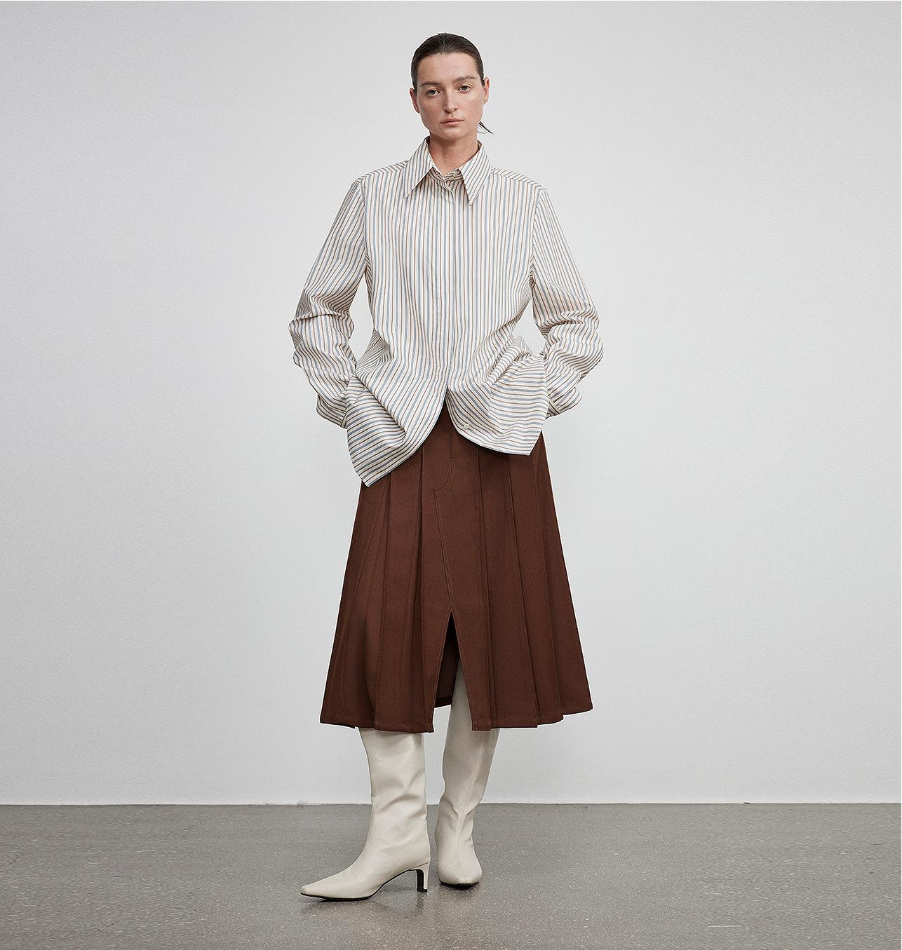 Firelady Sheepskin blouse from Maison Beaumont, stylish shirt with a comfortable fit, shown in a close-up image of the fabric and design.
