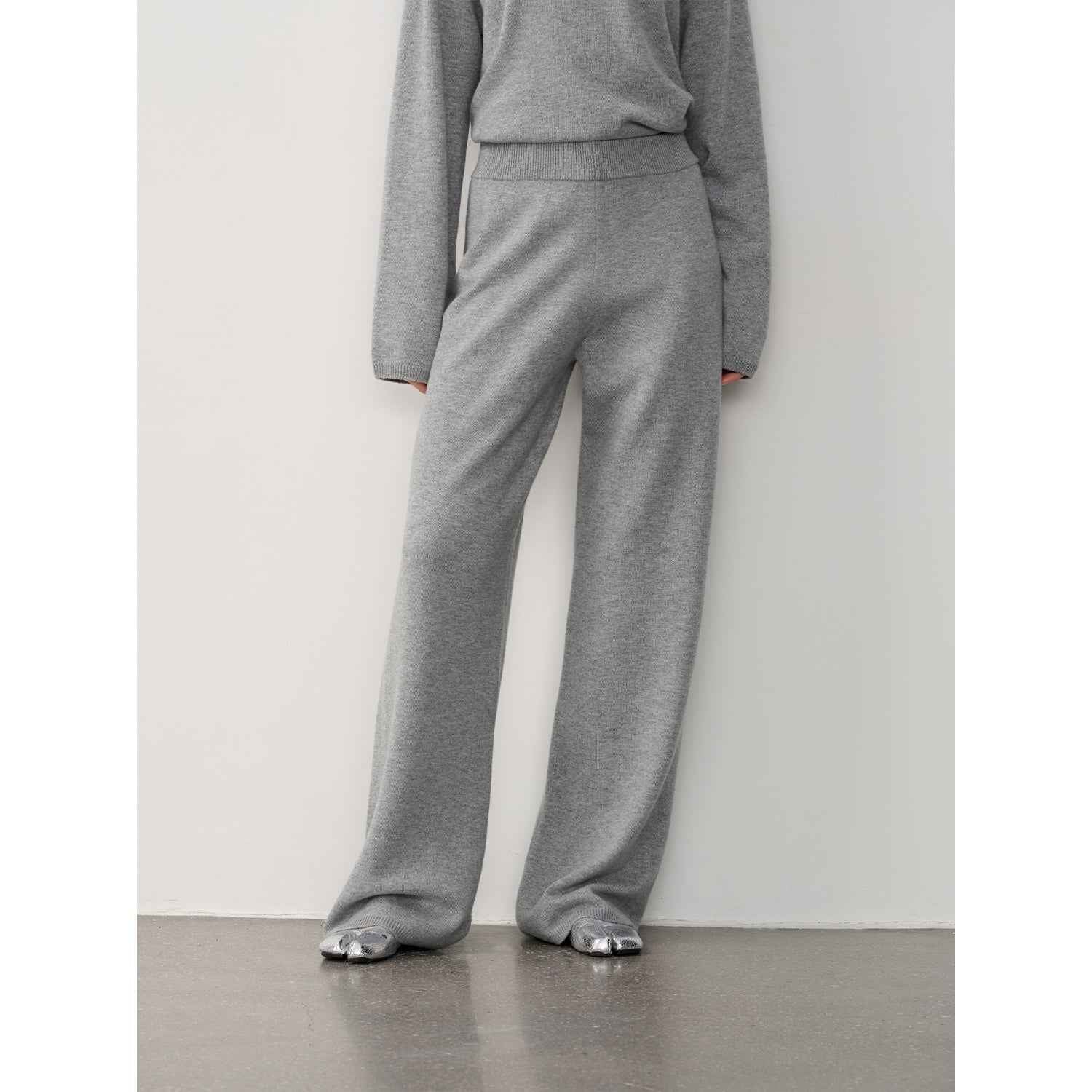 Firelady Fur Merino wool knit outfit for women, perfect for fall and winter, featuring a cozy, stylish knit design.