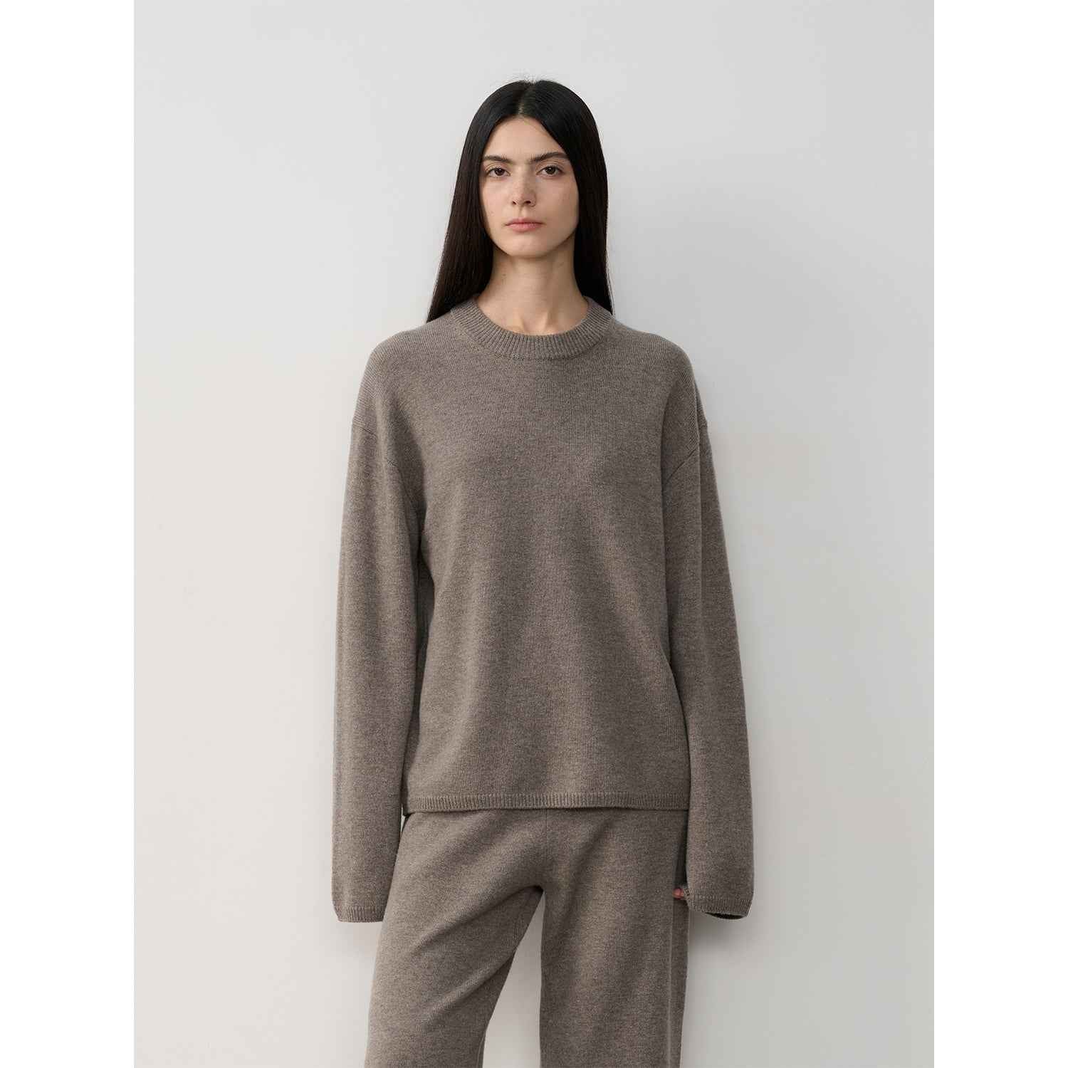 Firelady Fur merino wool knit outfit for women, featuring a cozy fall-winter fashion look with a stylish layered design.