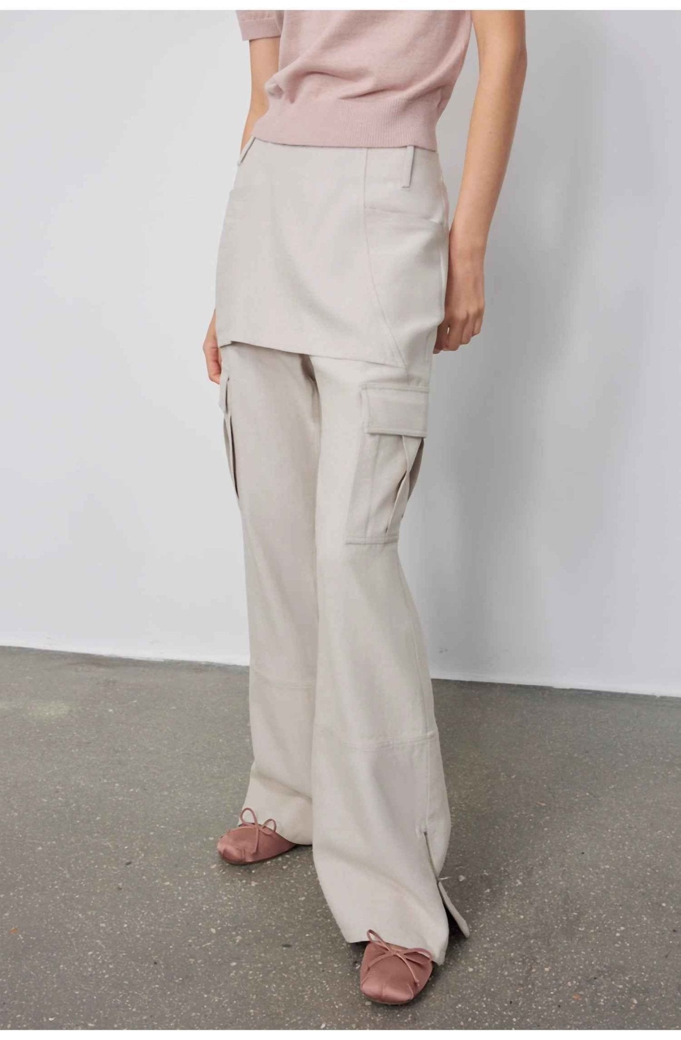Firelady Fur Free To Run Away low-waist flared women's trousers with slim fit, zipper detail, and casual micro-flared leg style.