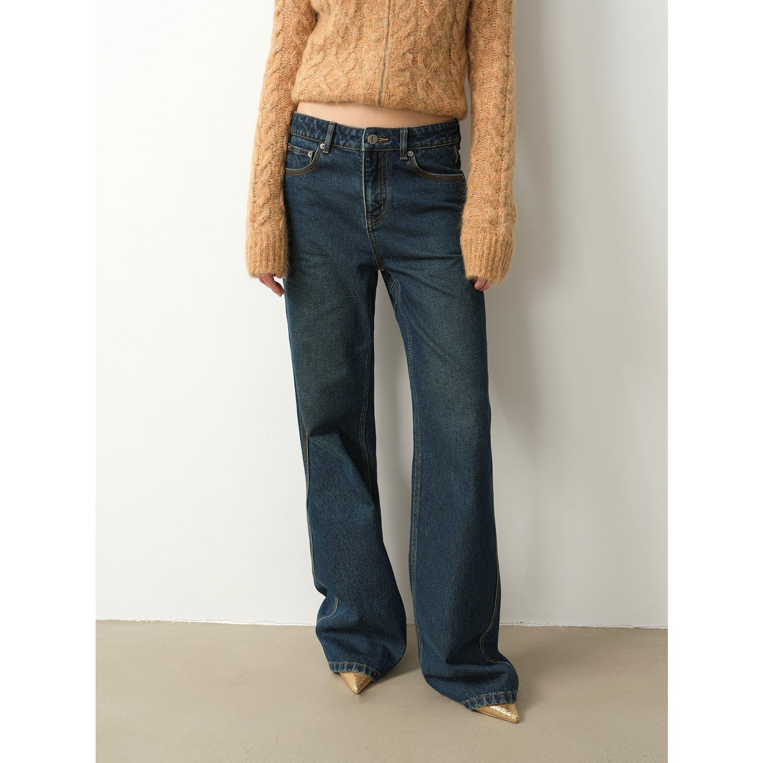 Women’s vintage flared jeans from Firelady Fur featuring washed, retro-style Japanese fabric and a loose fit, stylish and comfortable.