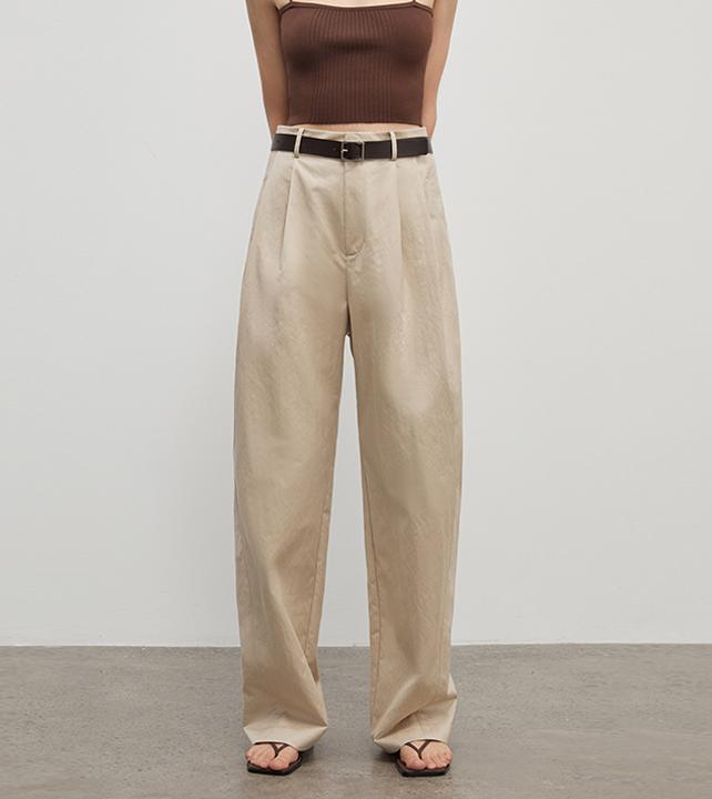 Wide-leg trousers for women by Firelady Fur, featuring double pleats and a straight-leg style in a versatile, elegant design.