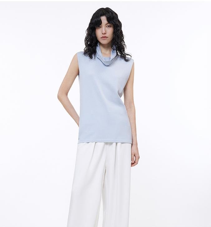 Firelady Fur sleeveless vest with high collar, knitted from triacetate and Tencel, featuring a stylish, textured fabric.
